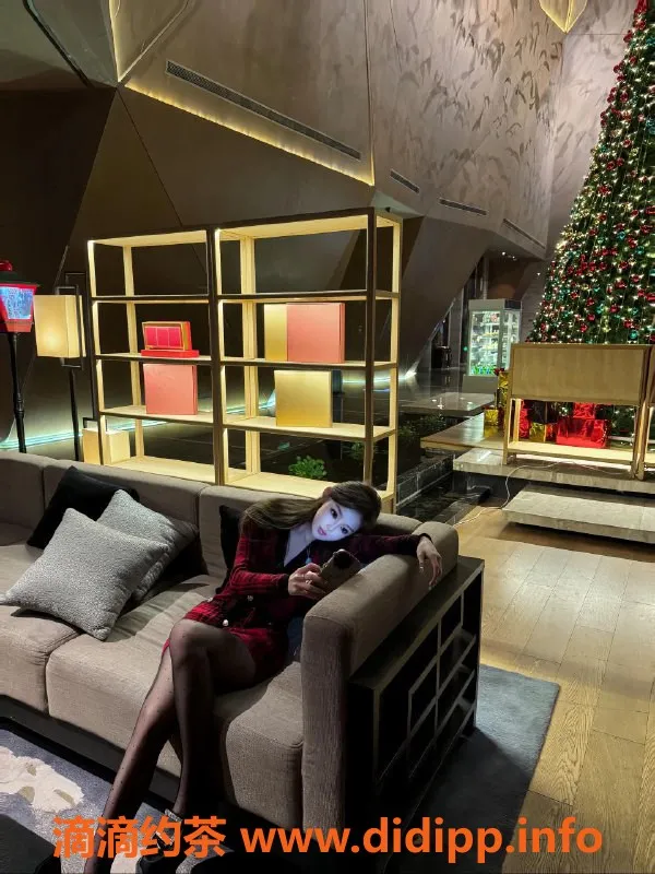 深圳楼凤资源信息,南山金米，1300元体验制服魅力