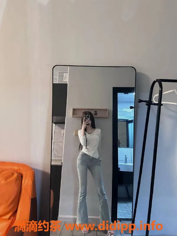 深圳楼凤资源信息,南山小雪，1088元起，制服丝袜服务