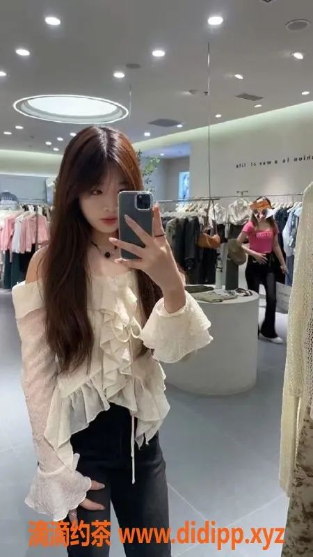 广州楼凤-广州市18岁小曦月，600元多重服务等你来体验