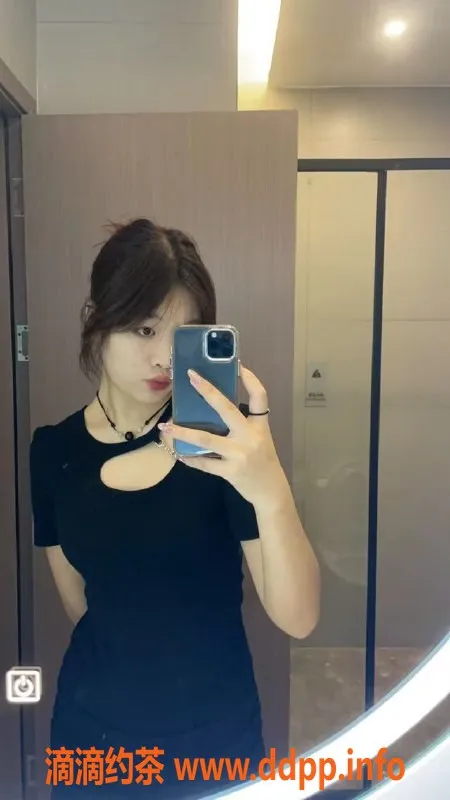 广州楼凤-广州市18岁小曦月，600元多重服务等你来体验