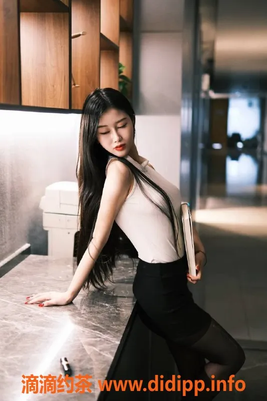 广州楼凤-广佛晴晴，10P御姐服务，体验舌吻与SM魅力