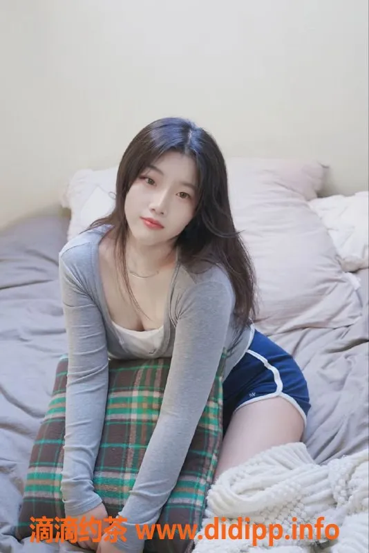 昆明楼凤-小茵，身高165，胸围34B，性价比高服务好！