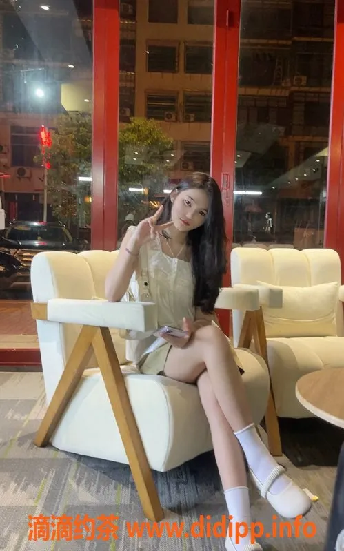 深圳楼凤-宝安莉莉，998元享受舌吻与制服服务