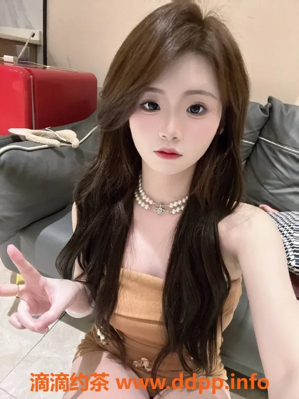 广州楼凤-黄埔小漫，嫩妹大长腿，7P鸳鸯浴等你来体验！