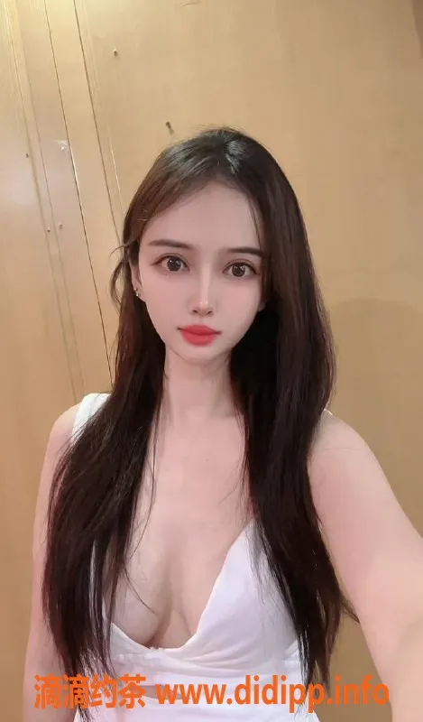 广州楼凤-天河御姐辛儿，超大胸火辣服务，16P可预约