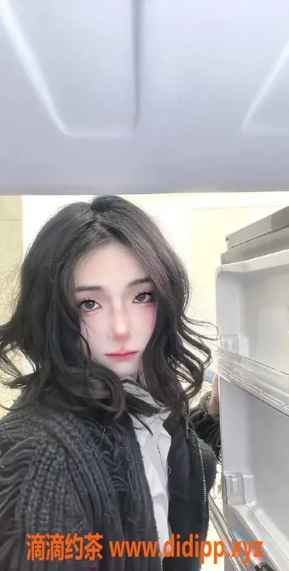 杭州楼凤资源信息,18岁嫩妹，162cm C+胸，900元起服务