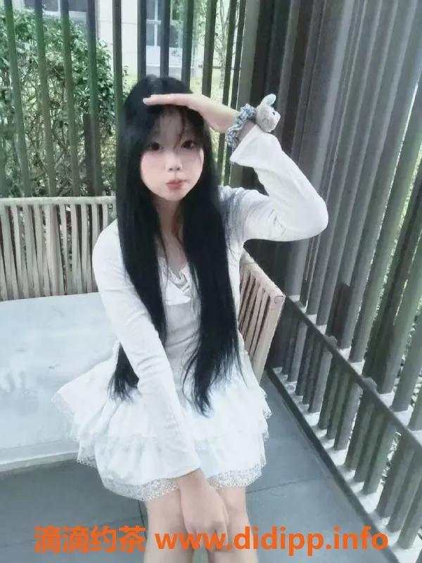 成都楼凤资源信息,成都18岁匀称嫩妹诗诗，500元包夜2300元