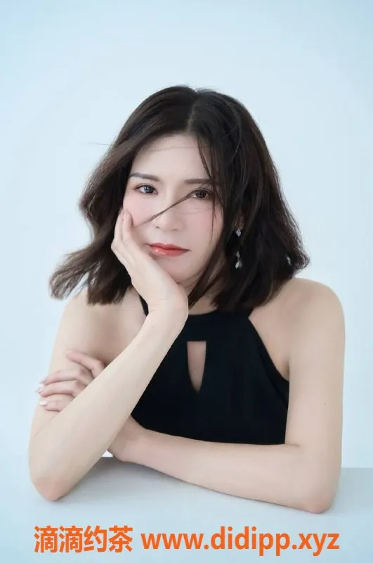 上海楼凤-闵行御姐柠柠 26岁 168cm 48kg 36C