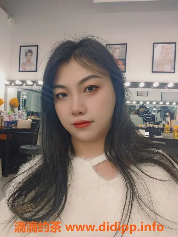 杭州楼凤-临平巨乳嫩妹嘉嘉，月费服务热卖中