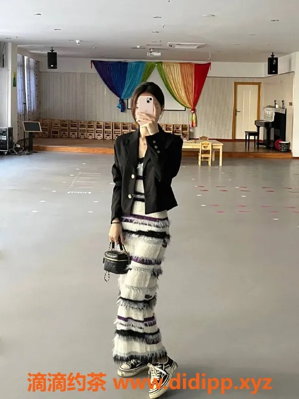 杭州楼凤资源信息,西湖区幼师小小，身高25岁，1300p温柔服务