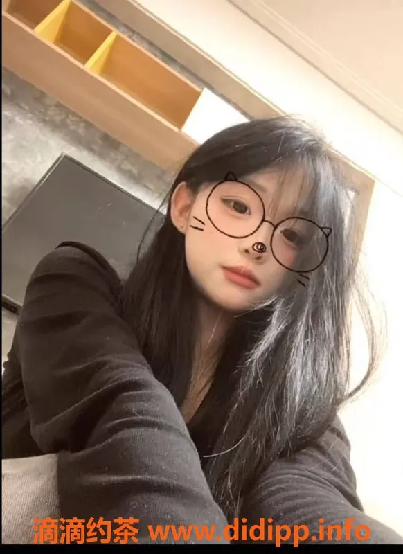 成都楼凤-成华区18岁妹子南南，160cm，90斤，口味独特