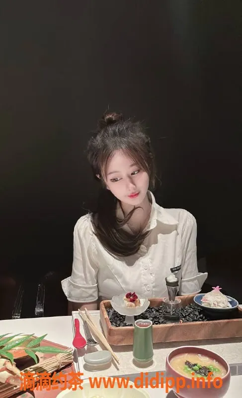 深圳楼凤-罗湖小琳：1700元 舌吻制服服务