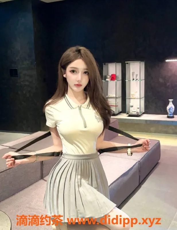 上海楼凤-静安Umi，165cm长腿肤白，1500起价