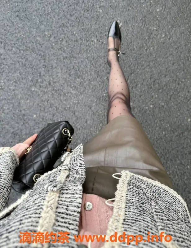 杭州楼凤资源信息,西湖区小小，24岁颜值高，13p陪伴体验