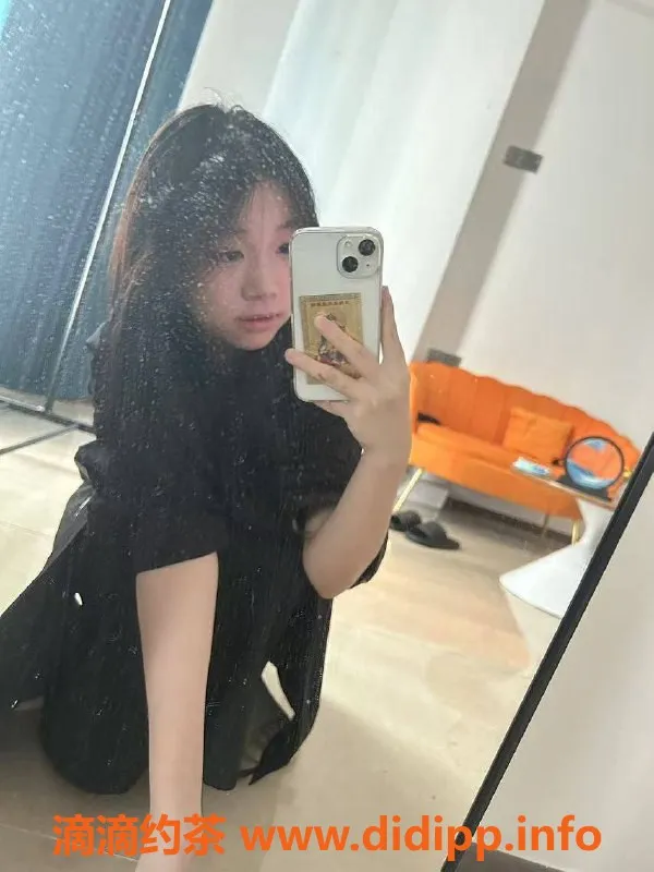 深圳楼凤资源信息,龙华柚子，舌吻69调情，900元起