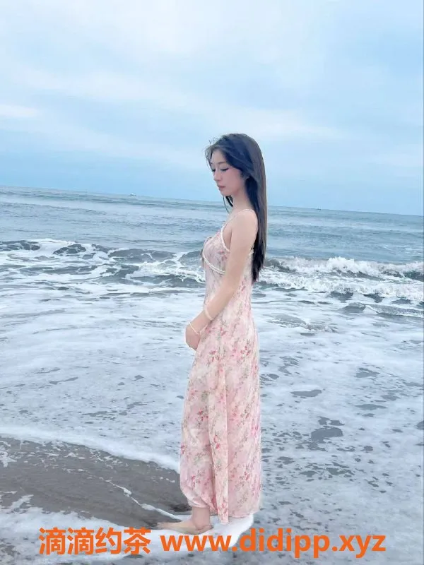 深圳楼凤-龙华晴晴：1300元舌吻服务，制服丝袜玩得嗨