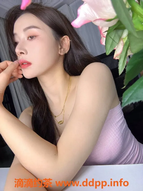 广州楼凤-白云嫩妹琳汐，水费900p，大胸诱惑等你来体验