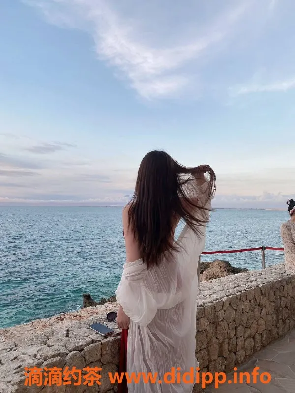 杭州楼凤-瑶瑶24岁170cm大胸，包夜热辣SM体验只需1500