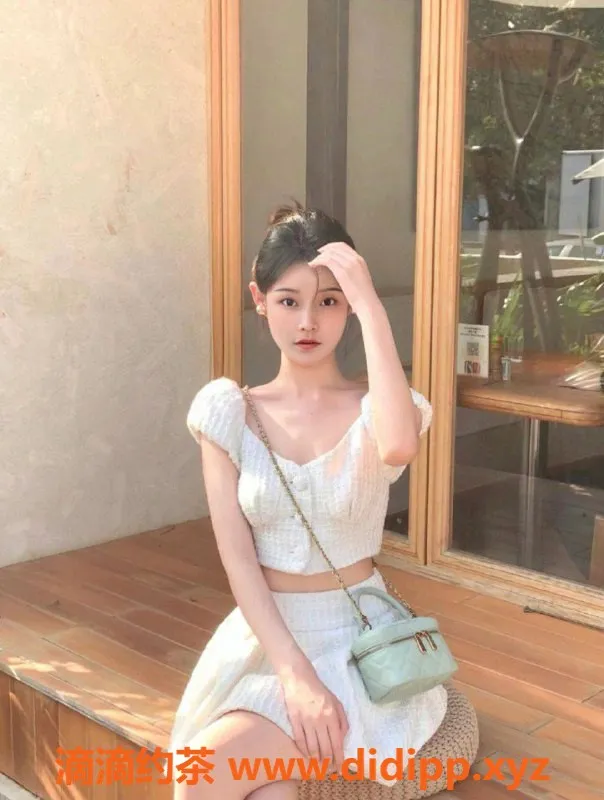 深圳楼凤-南山梦汐，800元起，深喉和鸳鸯浴完美体验