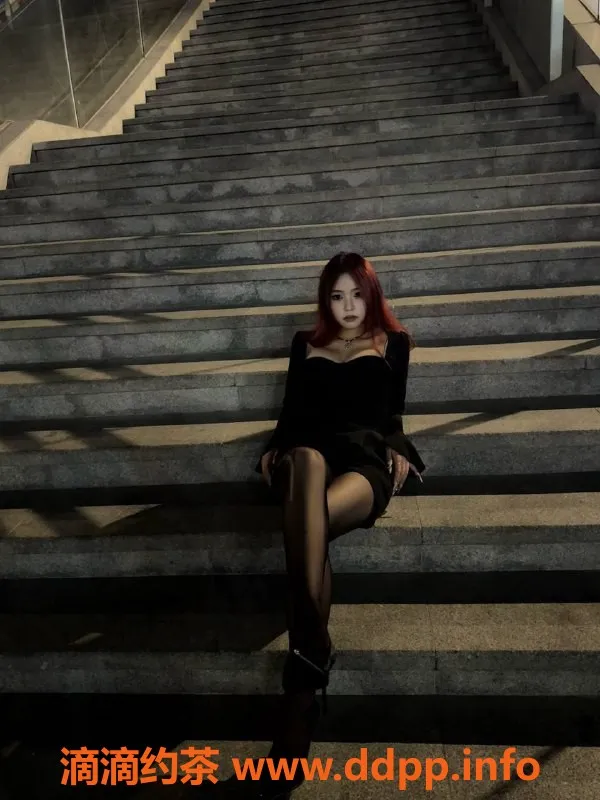 深圳楼凤-龙华曼曼，900元全套服务，深喉足交超享受