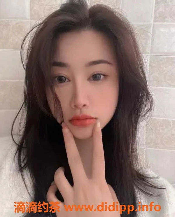 广州楼凤-广州萱萱21岁，165cm 36D，服务多样