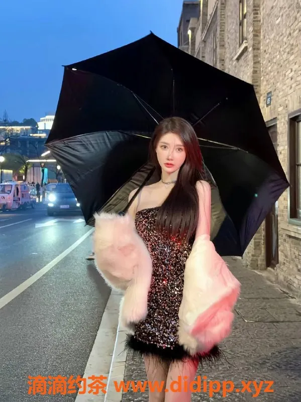 杭州楼凤-杭州白桃桃，23岁166cm甜美主播，1300元/50分钟