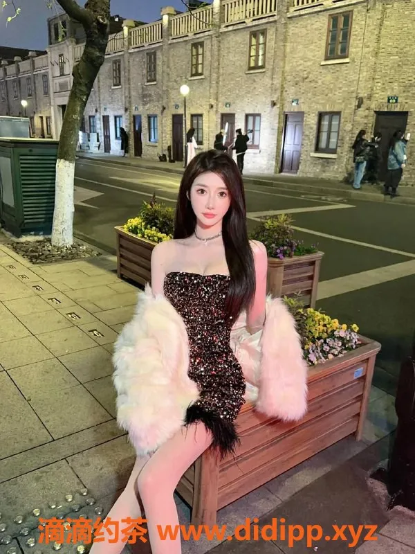 杭州楼凤资源信息,杭州白桃桃，23岁166cm甜美主播，1300元/50分钟