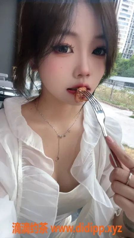 成都楼凤-成都嫩妹欣欣，16岁155，600元三件套服务