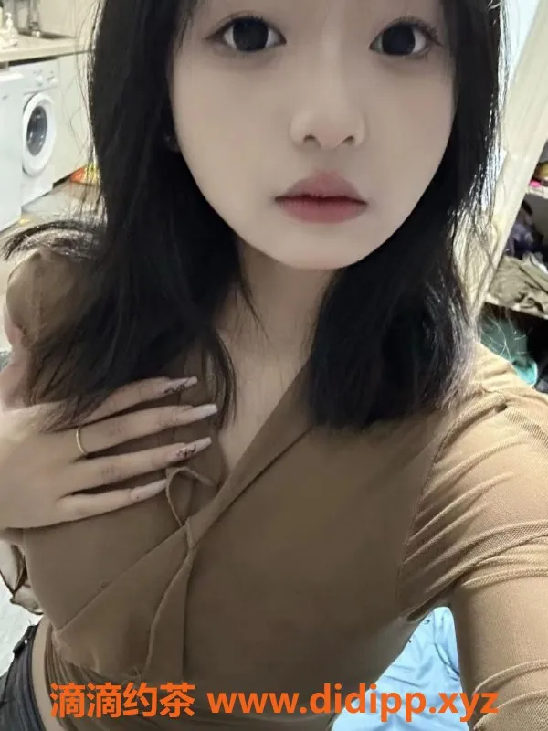 成都上门服务-成都小苹果，17岁，身高162，95斤，500元一次