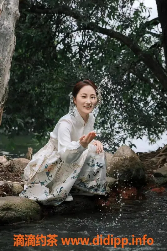 杭州楼凤-拱墅区妙妙，21岁163CM，初恋般的体验