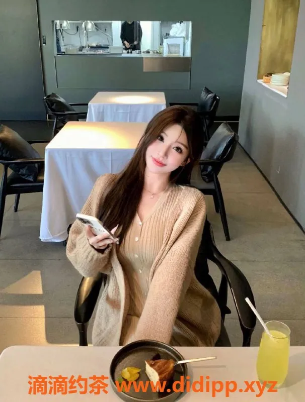 深圳楼凤-南山伊莉baby，1600元带你体验舌吻与制服魅力