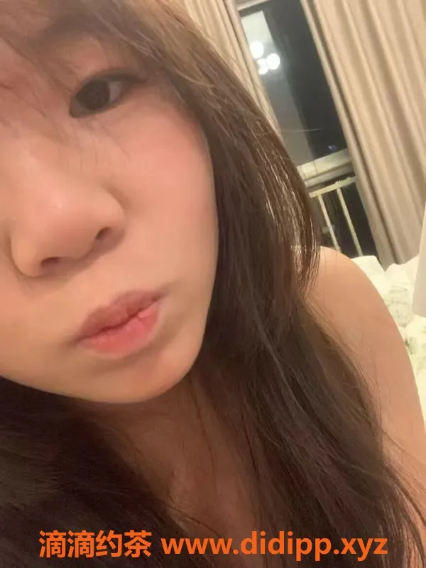 成都楼凤-成都18岁巨乳嫩妹，300元包天体验！