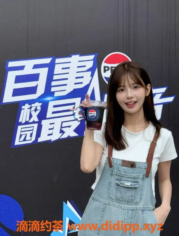 深圳楼凤-龙岗在校大学生Zz周，足交服务1600起