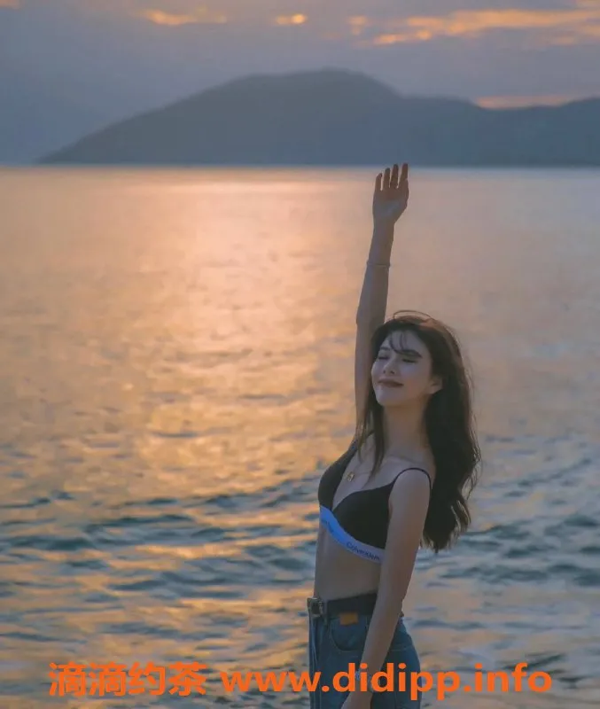 深圳楼凤-南山木子，700元享鸳鸯浴与制服服务