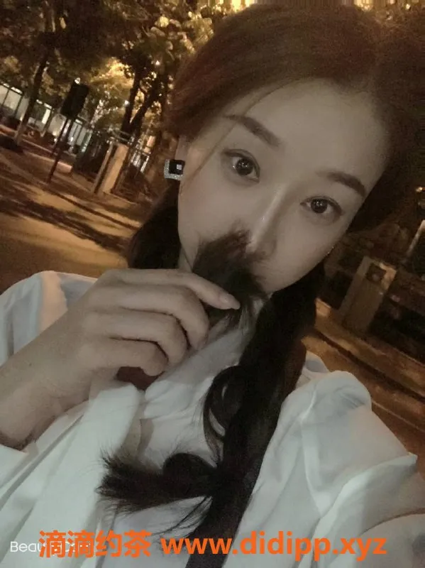 杭州楼凤-上城区依依，162CM苗条身材，700元/45分钟 服务优