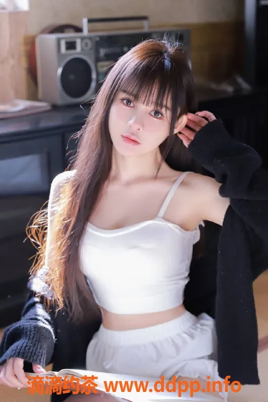 杭州楼凤-小梨🍐，162cm，44kg，34D，温柔服务，私密陪浴