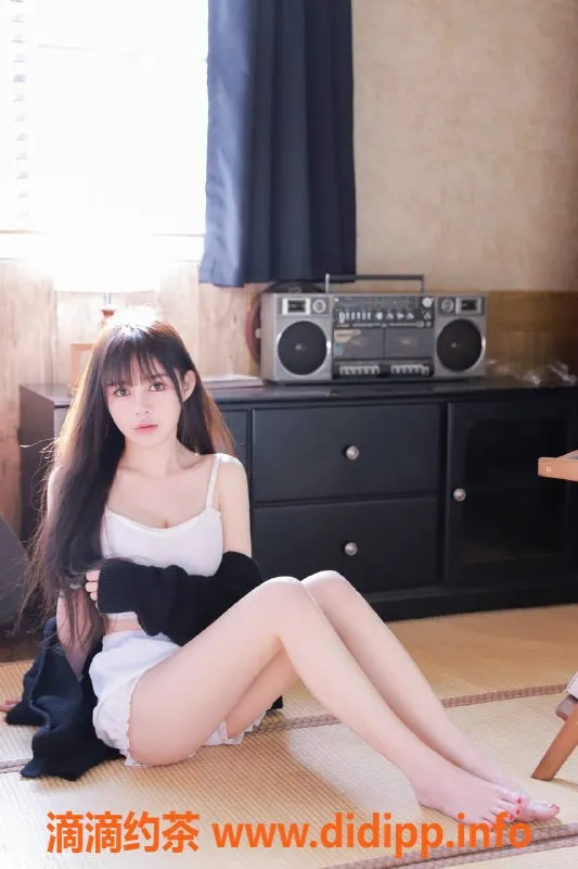 杭州楼凤-小梨🍐，162cm，44kg，34D，温柔服务，私密陪浴