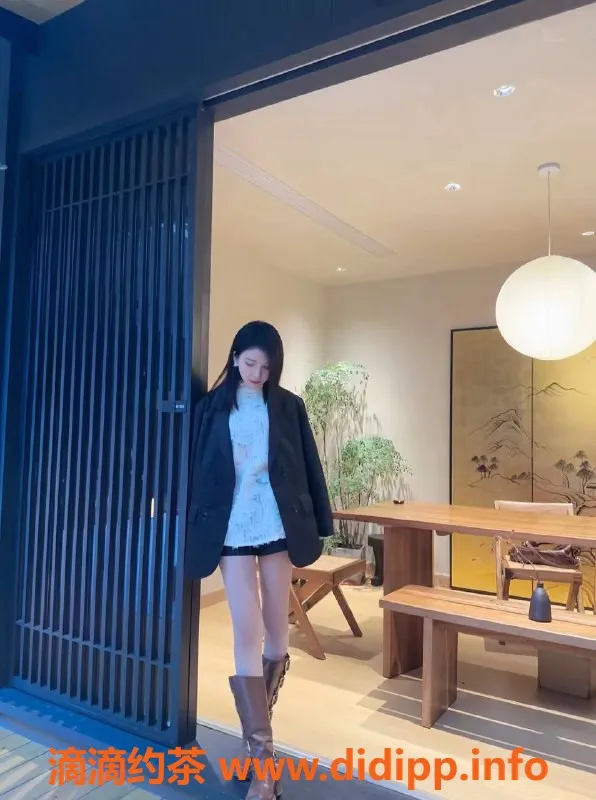 深圳楼凤资源信息,龙华薇薇 1000元体验制服丝袜服务