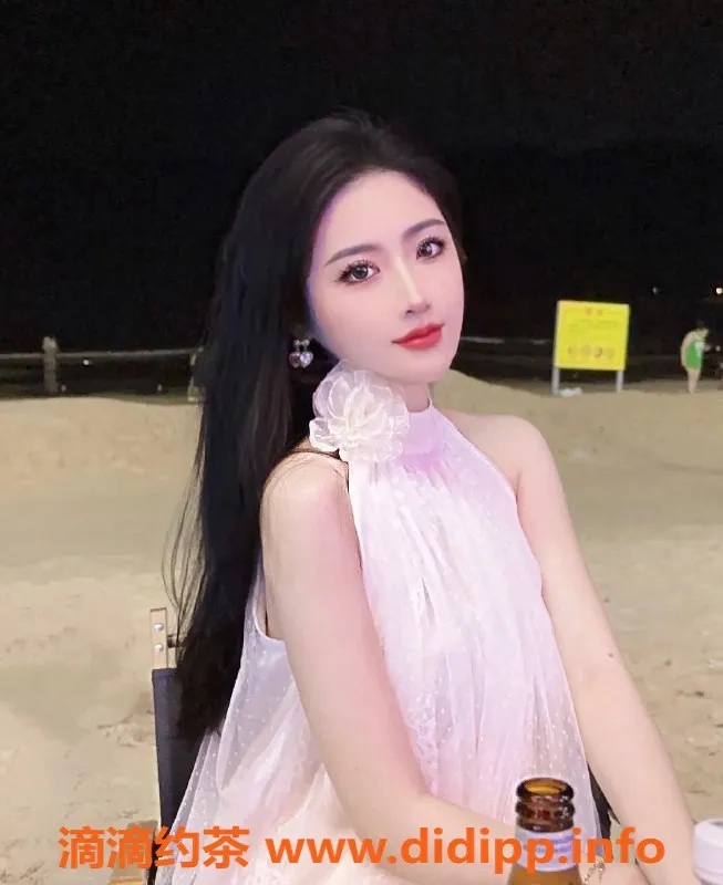 深圳楼凤-龙岗白冰，口爆服务600元起，性感制服吸引你！