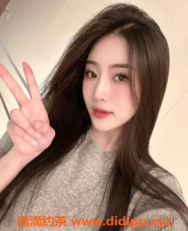 深圳楼凤-龙岗白冰，口爆服务600元起，性感制服吸引你！