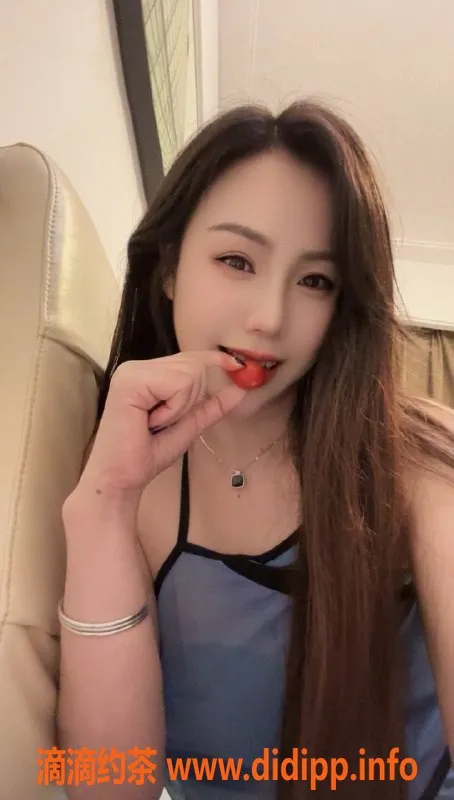 深圳楼凤-龙华小语，169cm C罩杯，600元尊享服务