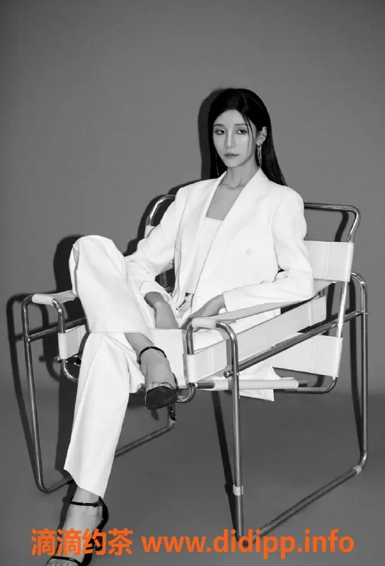 杭州楼凤-优雅雅菲 178cm高挑模特 23岁只需1.8k