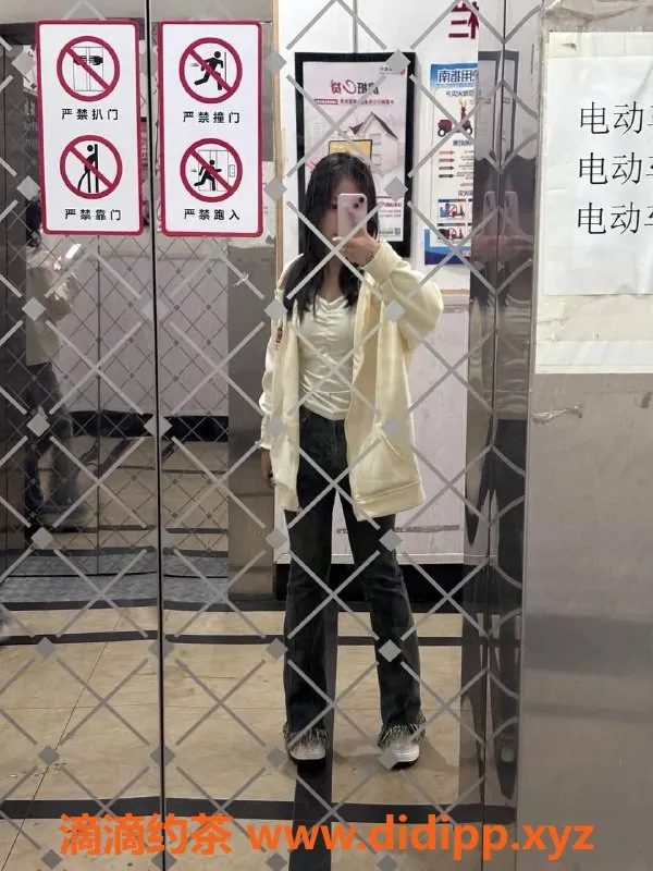 成都楼凤-成华区嫩妹小茹，155微胖，18岁，口技温柔