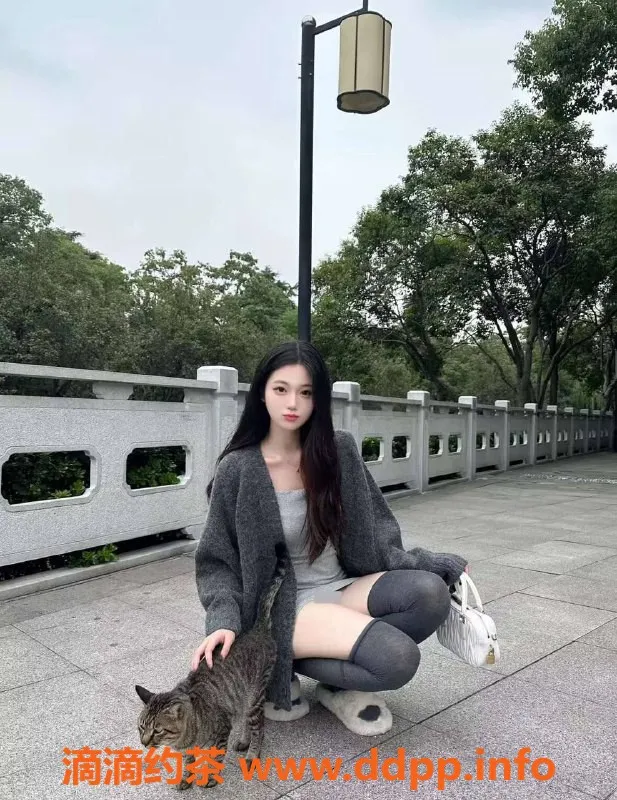 成都楼凤-成都娜娜，18岁雪白嫩妹，颜值超高