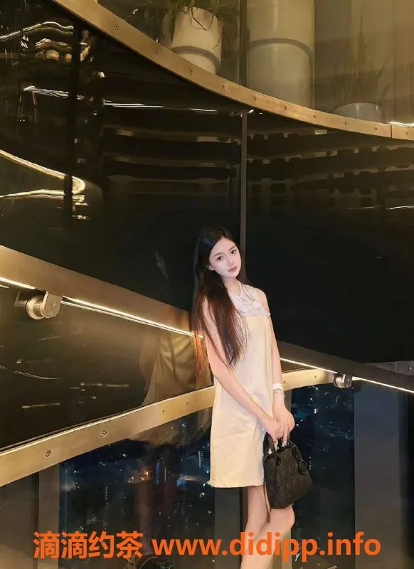 杭州楼凤资源信息,杭州兔兔酱，20岁素颜美女，价格1200起