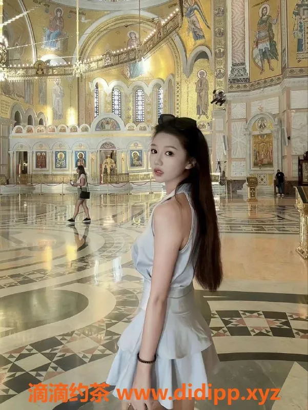 杭州楼凤-杭州兔兔酱，20岁素颜美女，价格1200起