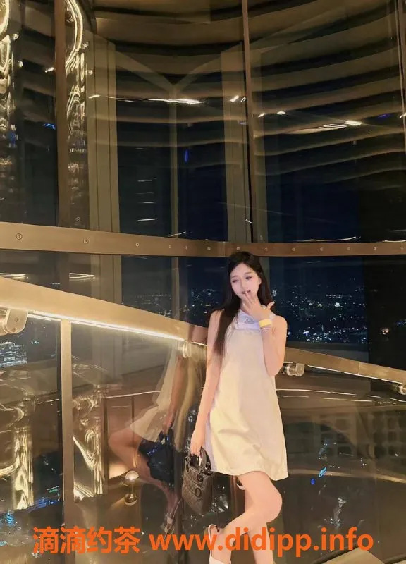 杭州楼凤-杭州兔兔酱，20岁素颜美女，价格1200起