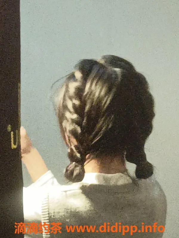 杭州楼凤资源信息,滨江区不吃香菜，22岁白嫩小姐，1500喝茶体验