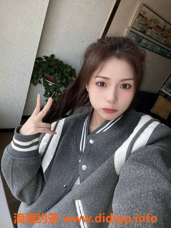 深圳楼凤资源信息,龙华小雨，私教1200P，舌吻嫩妹等你来！