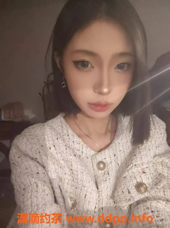 成都楼凤-成都小蝴蝶19岁，163cm，78斤，600元三件套服务